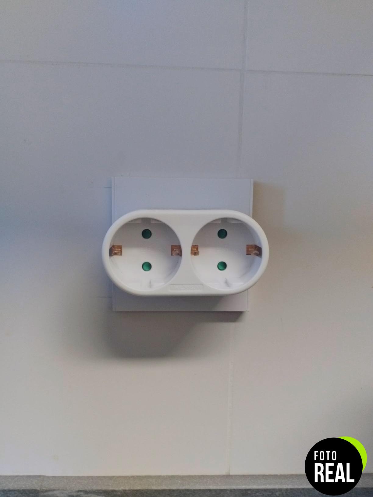 garza-adaptador-doble-enchufes-tierra-blanco-foto-1