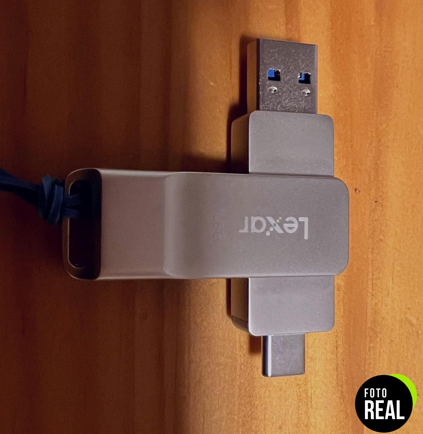 lexar-d40e-usb-128gb-flash-metal-giratorio-foto-1